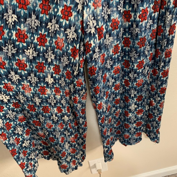 Patrons of Peace | Crop Leg Floral Jumpsuit - Picture 8 of 10